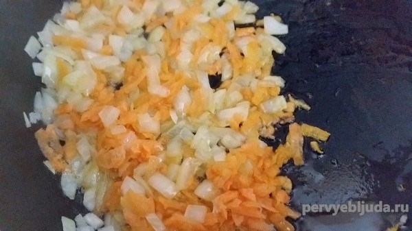 жареный лук и морковь