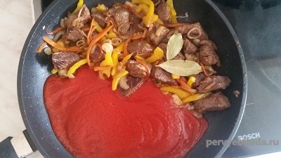мясо с томатом для гуляша