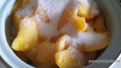 персики в сахаре