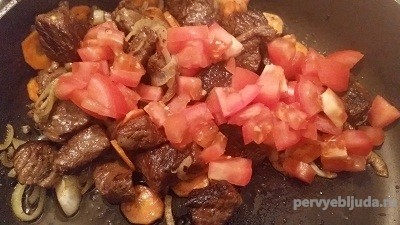 помидоры и мясо