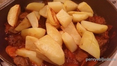 картошка и мясо для жаркое