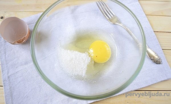 яйцо и сахар для пирога