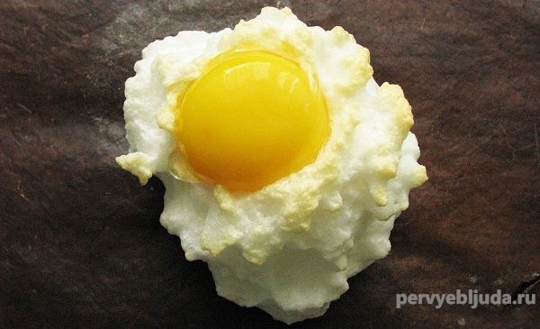 запеченное яйцо