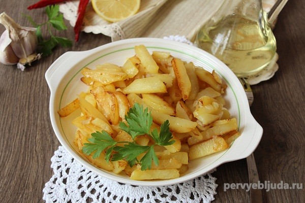 Жареный картофель с луком: классический рецепт
