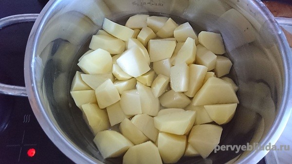 картошка в кастрюле