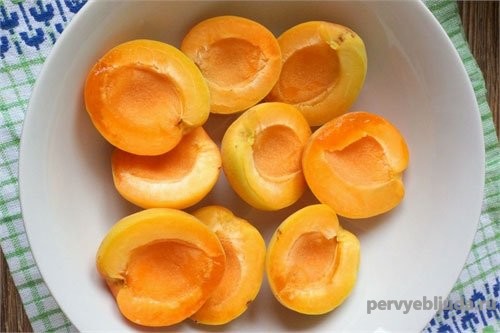 абрикосы половинками