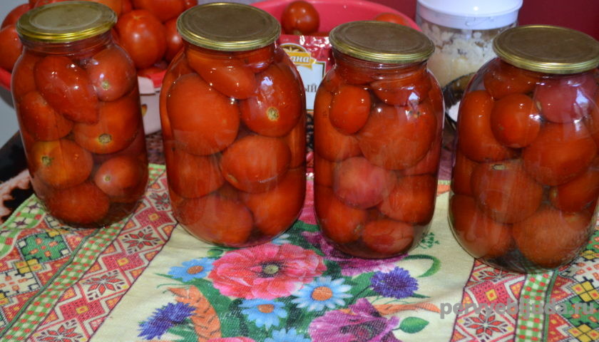 помидоры в двух литровых банках