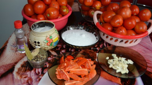 ингредиенты для консервирования помидоров