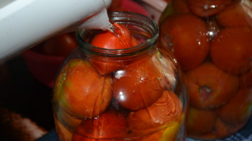 маринуем помидоры с чесноком внутри