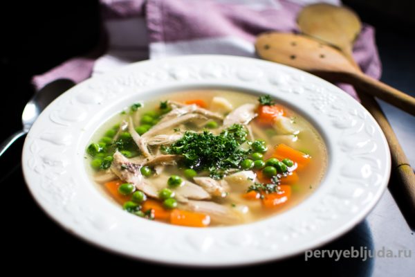 Куриный суп с зеленым горошком — летнее настроение в холодное время!