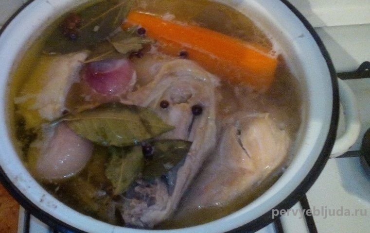 Холодец из окорочков. Холодец из куриного окорочка. Холодец из окорочка куриного окорочка. Холодец из куриных окороков. Холодец из куриных желудков.