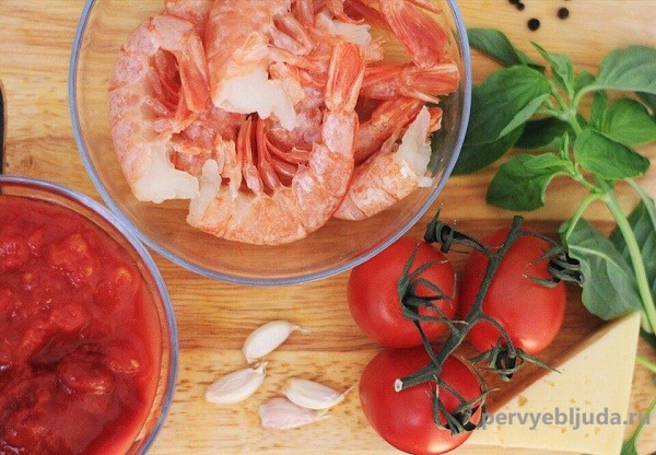 ингредиенты для томатного супа с креветками