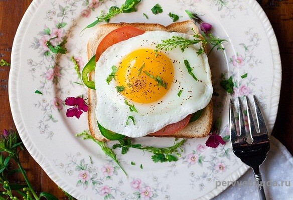 Вкусный завтрак — Яичница Глазунья