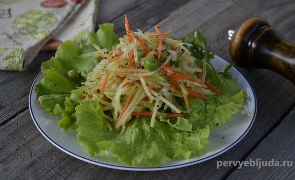 Салат из зеленой маргеланской редьки с морковью