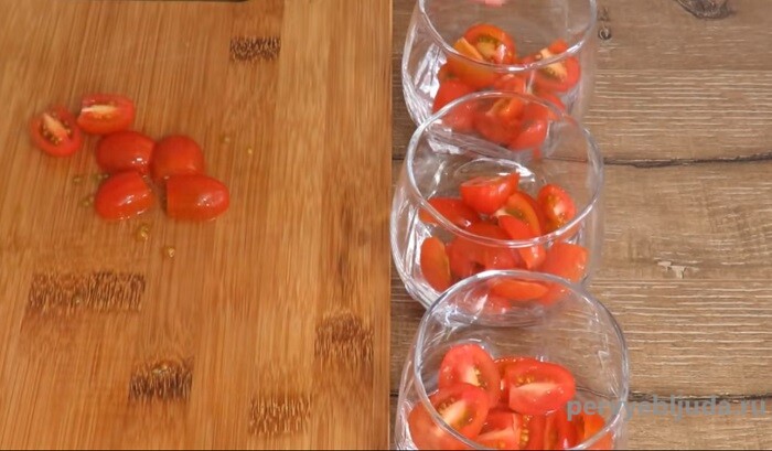 режем помидоры черри