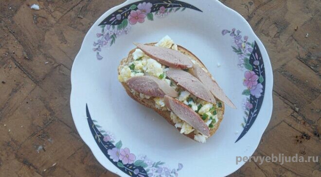 бутерброд с сосиской