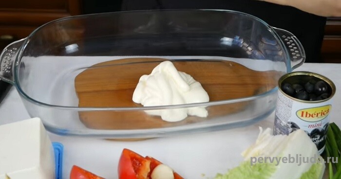 этап приготовления самого вкусного салата с креветками