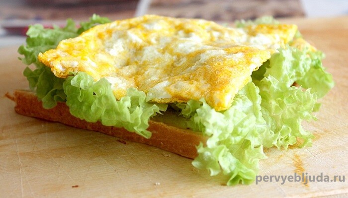 Бутерброд с омлетом — простой и вкусный завтрак