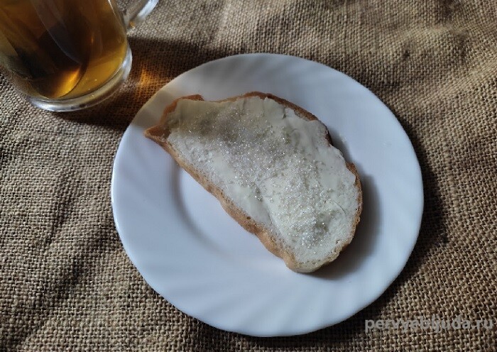 хлеб с сахаром и маслом