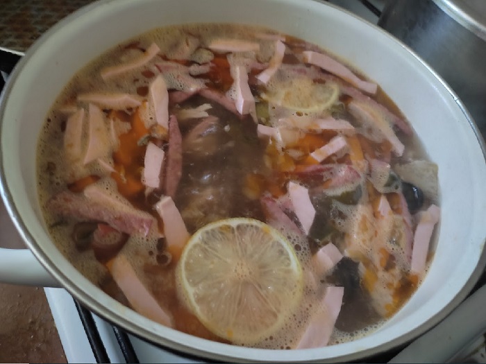 Солянка что делать с огурцами