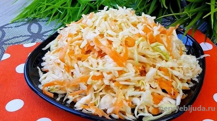 салат витаминный с капустой и морковью