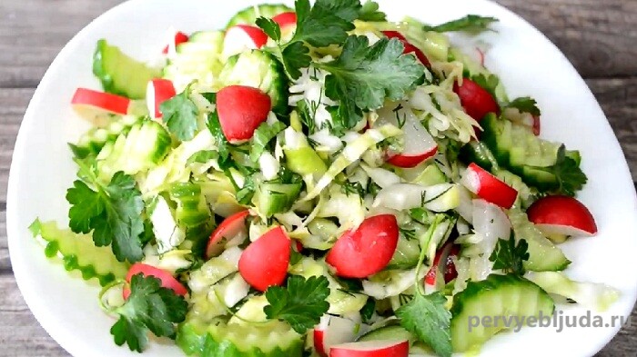 салат витаминный с редисом