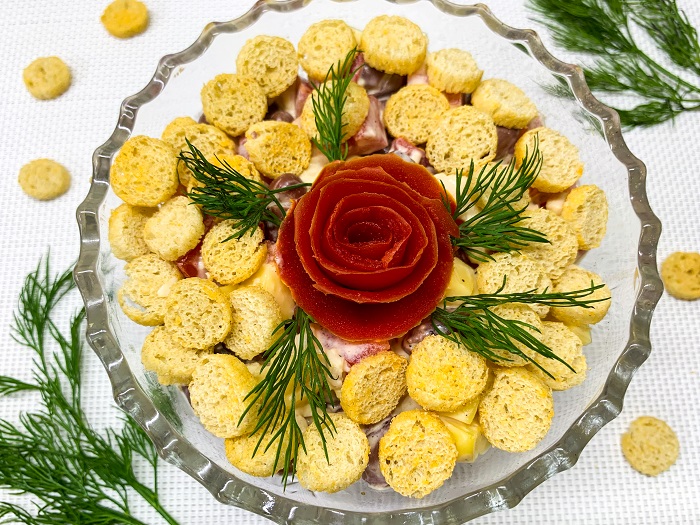 салат с курицей помидорами и фасолью