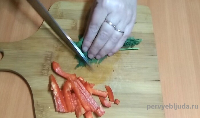 нарезаем болгарский перец