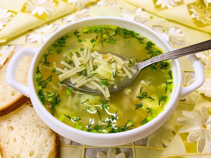 Как приготовить вкусный куриный суп с вермишелью и картошкой