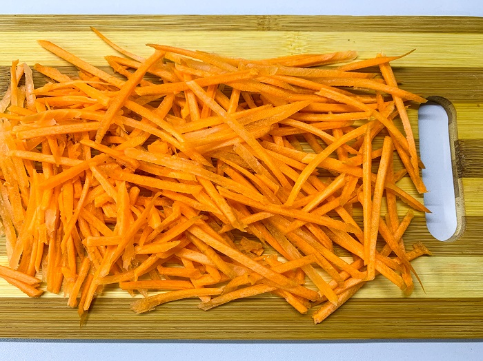 нашинкованная морковь