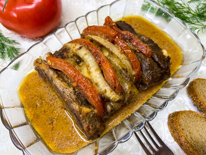 запеченная говядина с сыром и помидорами