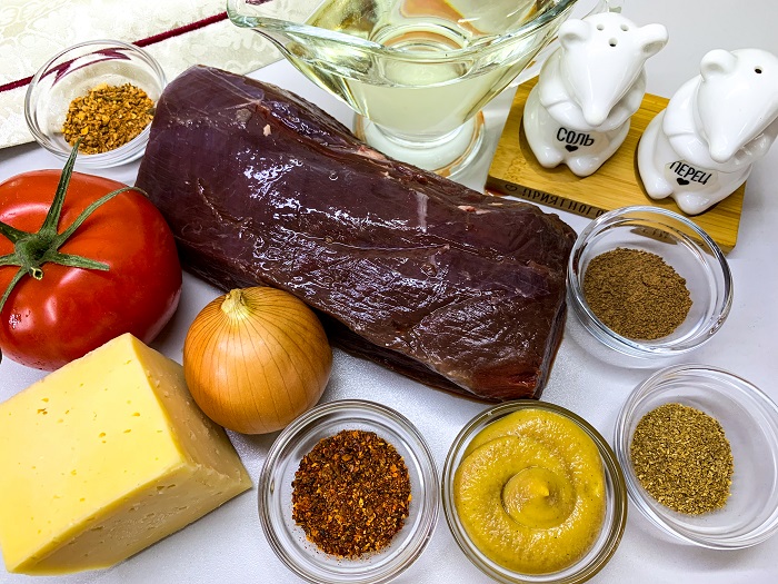 ингредиенты для приготовления запеченной говядины с сыром и помидорами