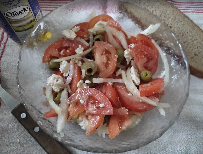 Рецепт салата с помидорами, маслинами и сыром Сиртаки