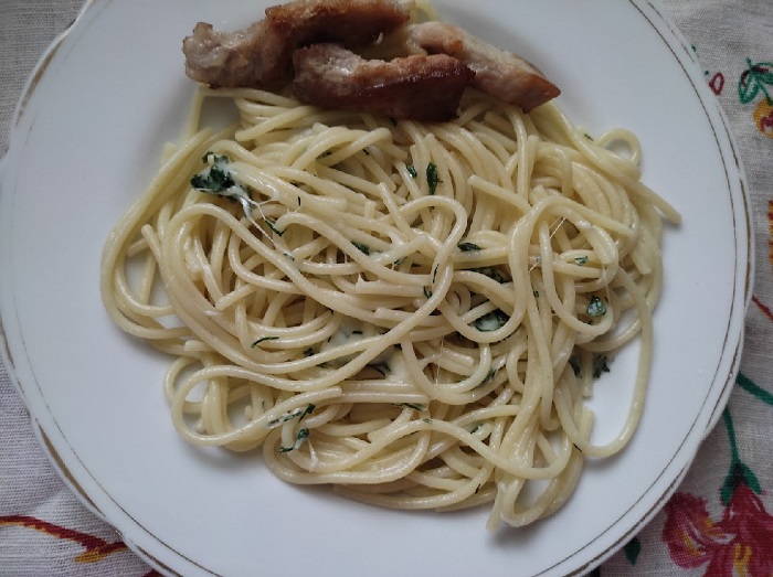Спагетти с сыром и зеленью