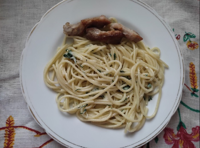 спагетти с сыром и зеленью