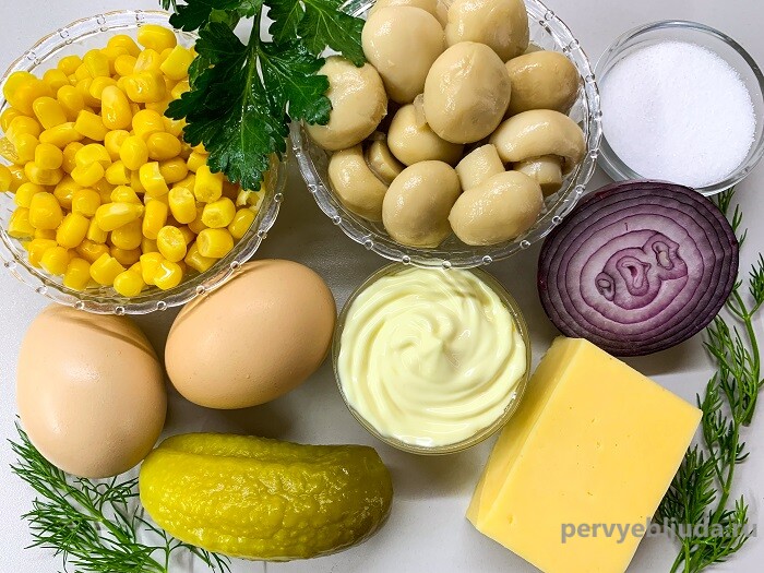 ингредиенты для салата с маринованными шампиньонами