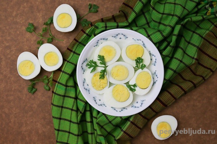 Как красиво подать вареные яйца — на завтрак и праздничный стол