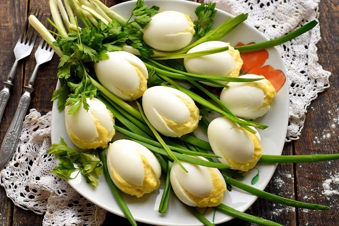 яйца в виде тюльпанов