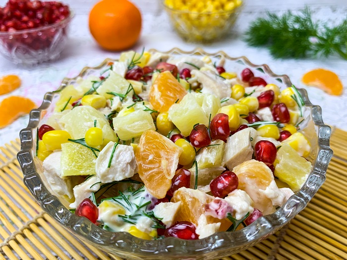 Салат с курицей и мандаринами — праздничный и вкусный