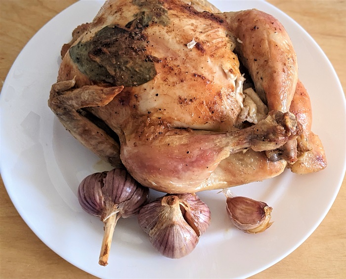 Цыплёнок в духовке с чесноком и лавровым листом