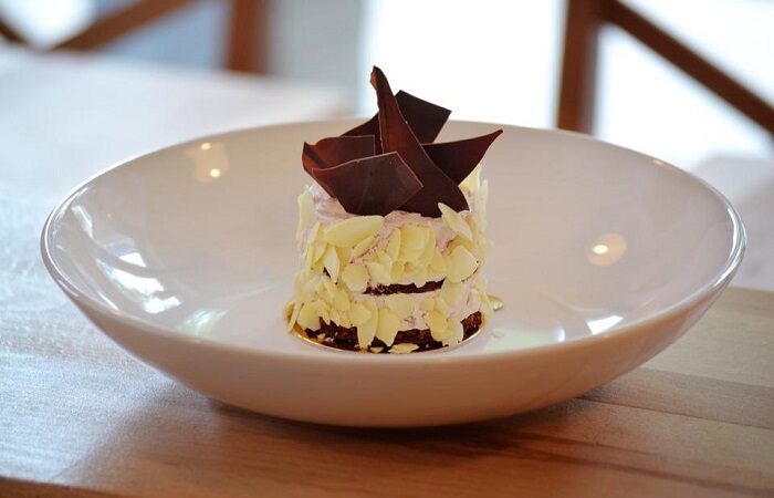 5 простых шоколадных украшений для десертов