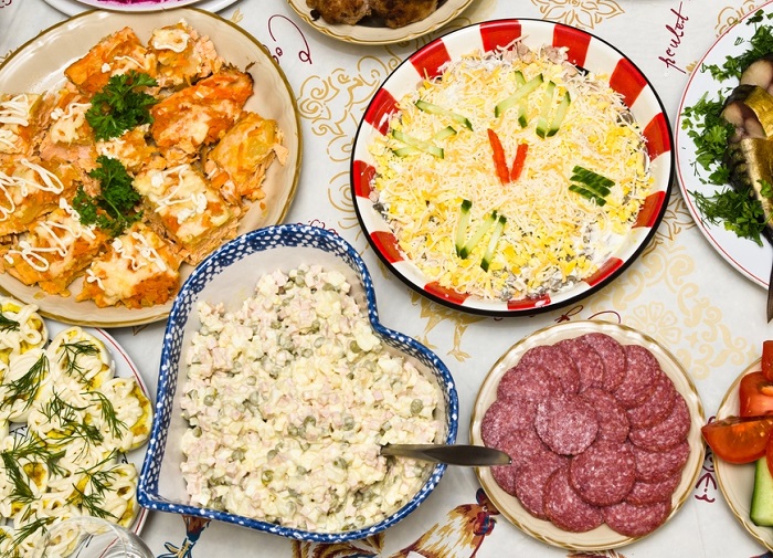 Салаты на праздничный стол — вкусные и простые рецепты 🥗