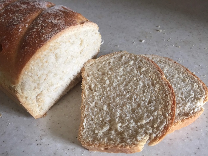 домашний хлеб в разрезанном виде