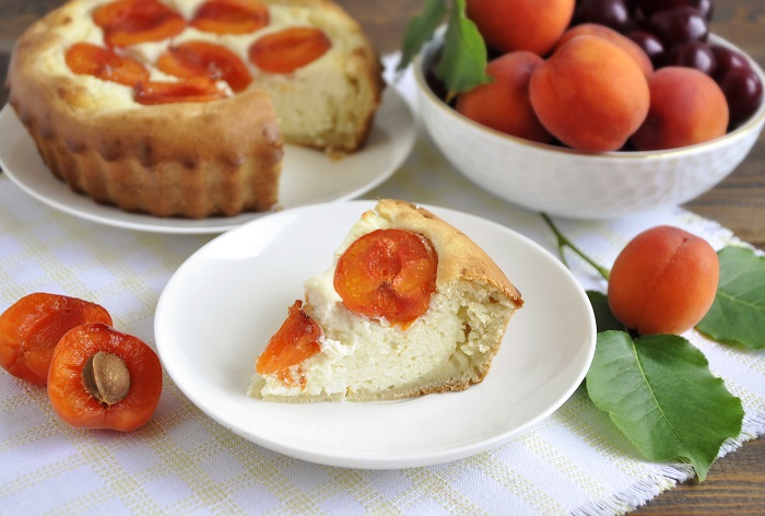 Пирог с творогом и абрикосами — нежный на сметане