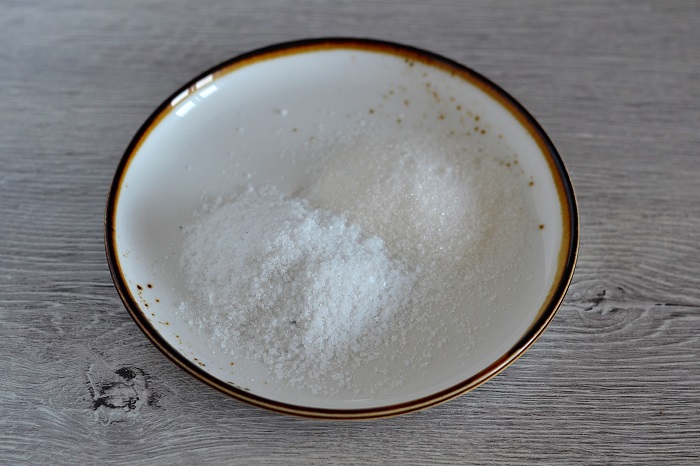соль смешиваем с сахаром