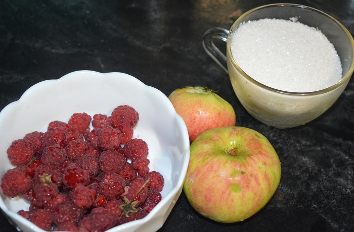 ингредиенты для приготовления компота из яблок и малины