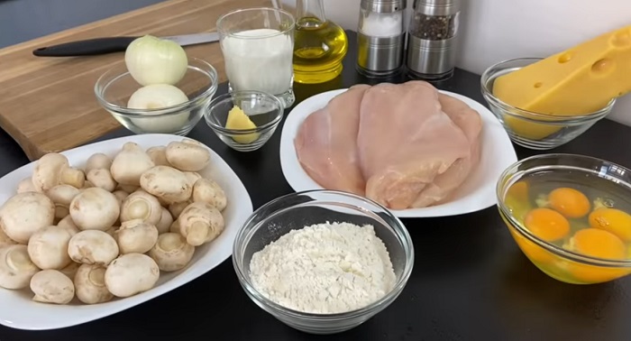 ингредиенты для приготовления сочных отбивных из куриной грудки в духовке
