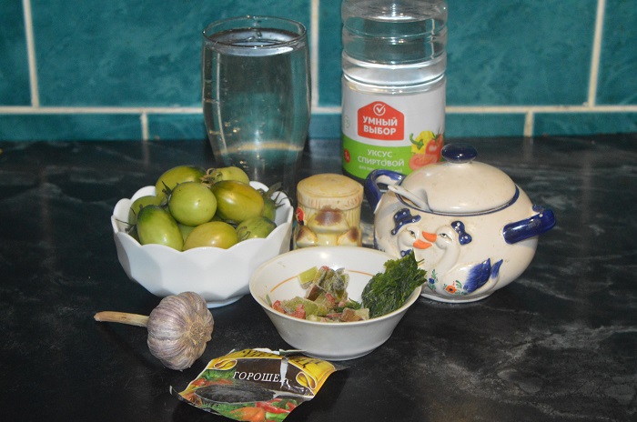 ингредиенты для приготовления зеленых помидор по-армянски