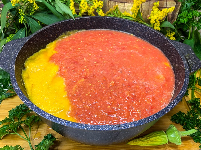добавляем томат в икру