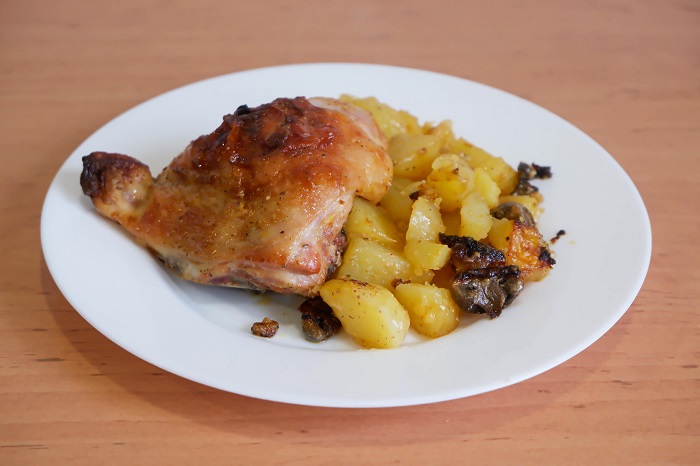 Курица с картофелем и шампиньонами в духовке